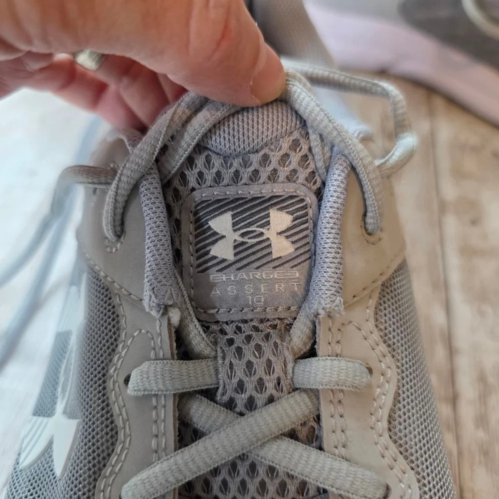 Men's Under Armour Charged Assert 10 Athletic Shoes Gray White Size 11